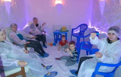 В «соляной комнате» переселенцы с Донбасса  проходят курс оздоровления